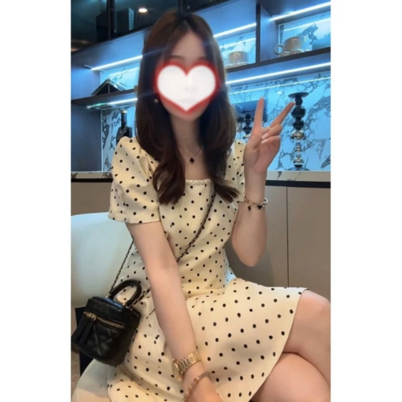法式钉珠方领波点连衣裙女夏季新款减龄洋气显瘦小个子A字短裙潮