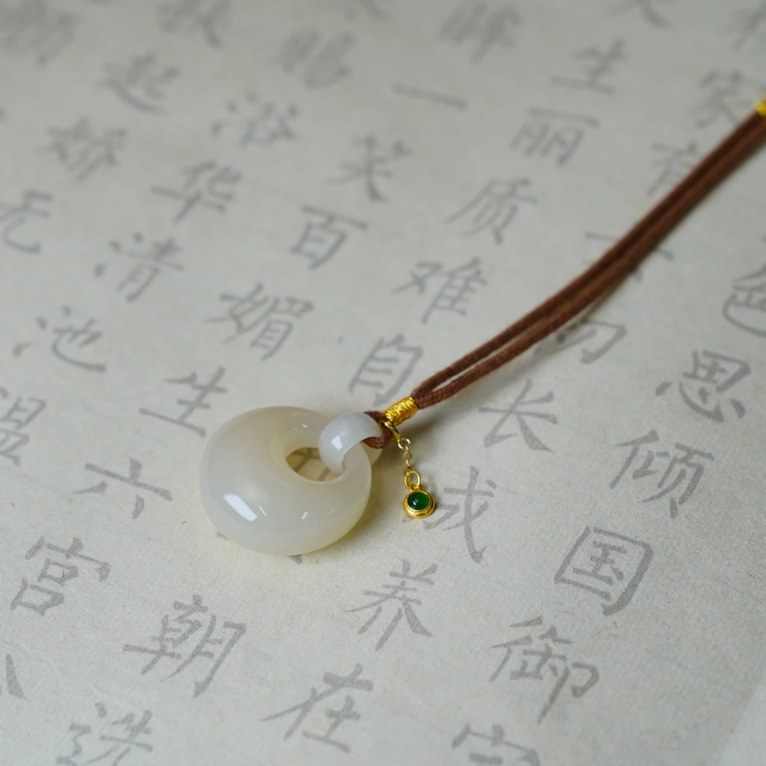 【睿泽赏宝】18K和田玉藕粉公主锁吊坠 24*12 KV0030088