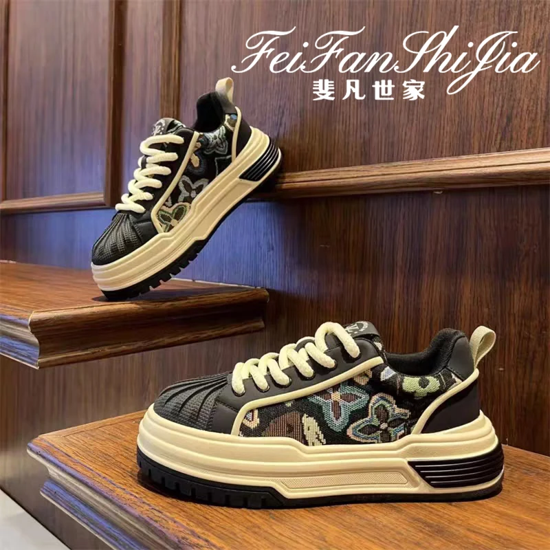 秋季新款2025今年流行鞋子潮流百搭舒适休闲板鞋干净感痞帅男鞋子