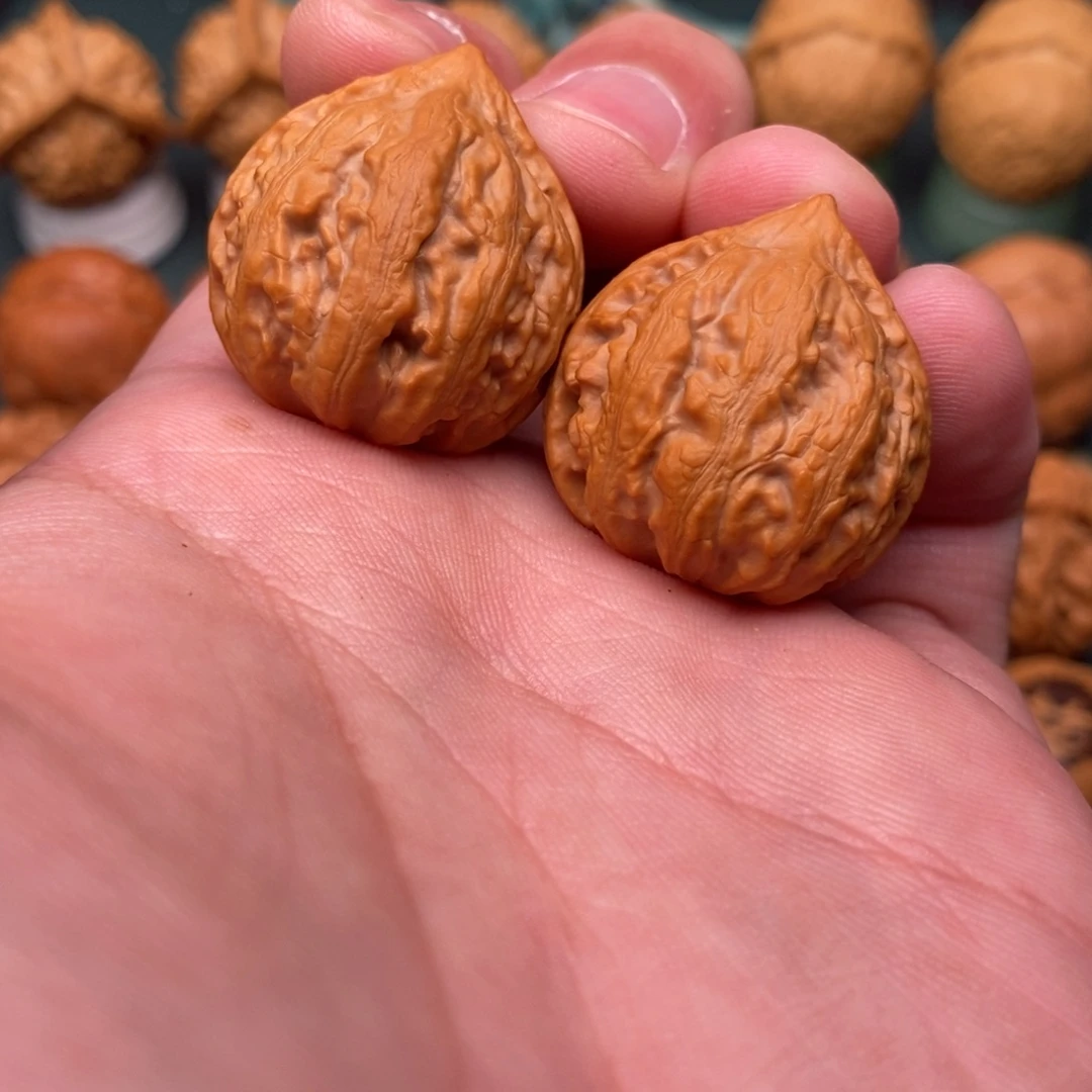 文玩核桃把件粗筋桃心