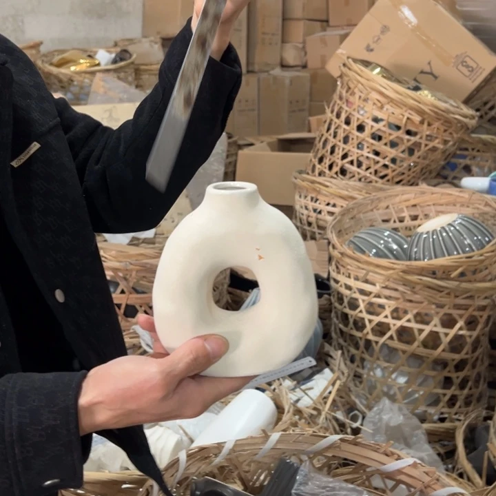 瓶高度16厘米口径3厘米捡漏微瑕上釉不匀