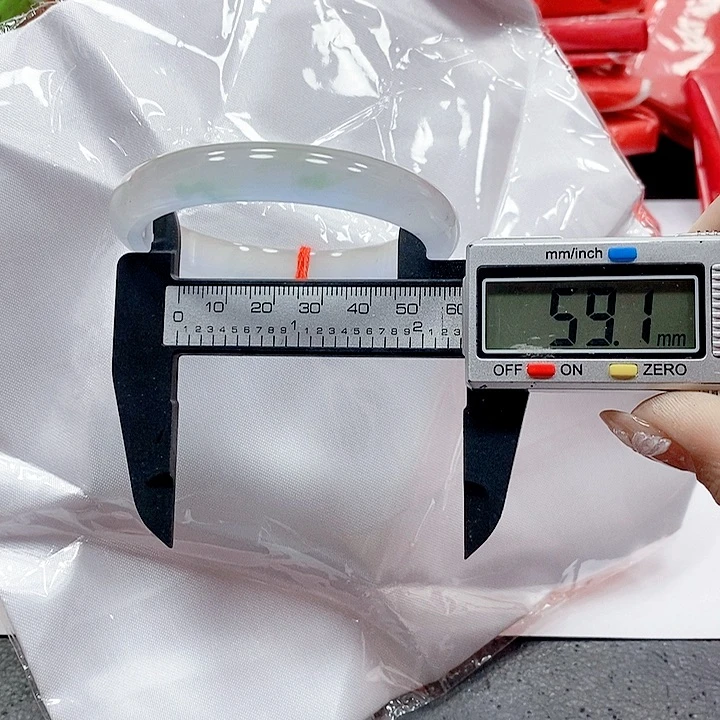 翡翠手镯未镶嵌249。