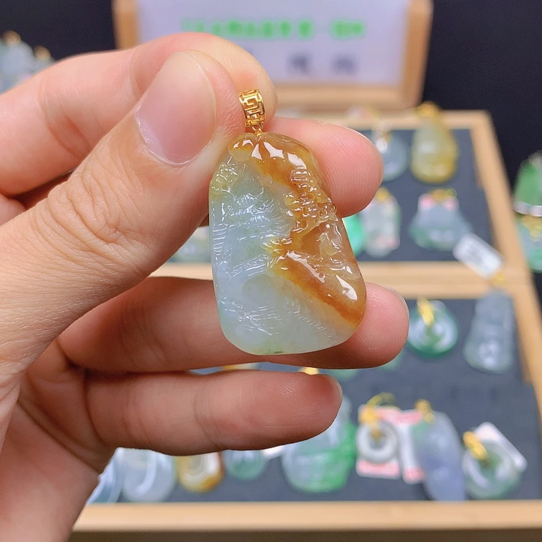 翡翠18K金镶嵌颈饰翡翠