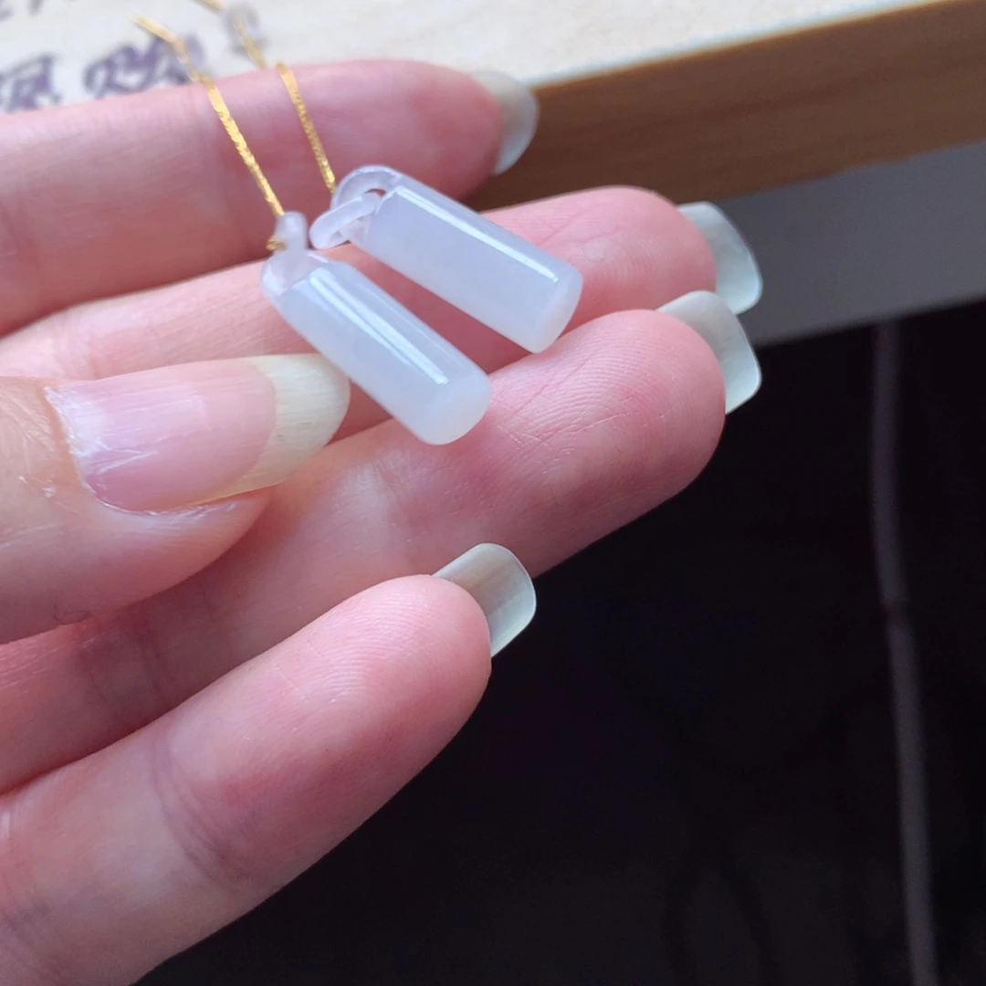 翡翠颈饰18K金镶嵌吊坠