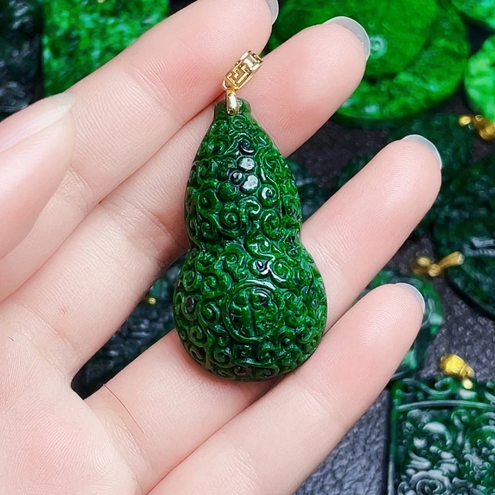 翡翠18K金镶嵌颈饰多样性