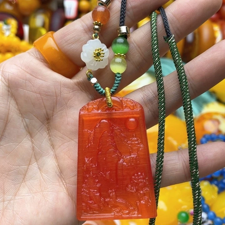 树脂制品92号红色吊坠