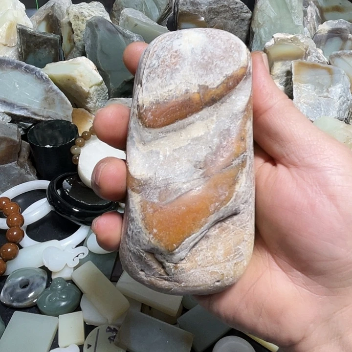 和田玉（糖玉）未镶嵌把件