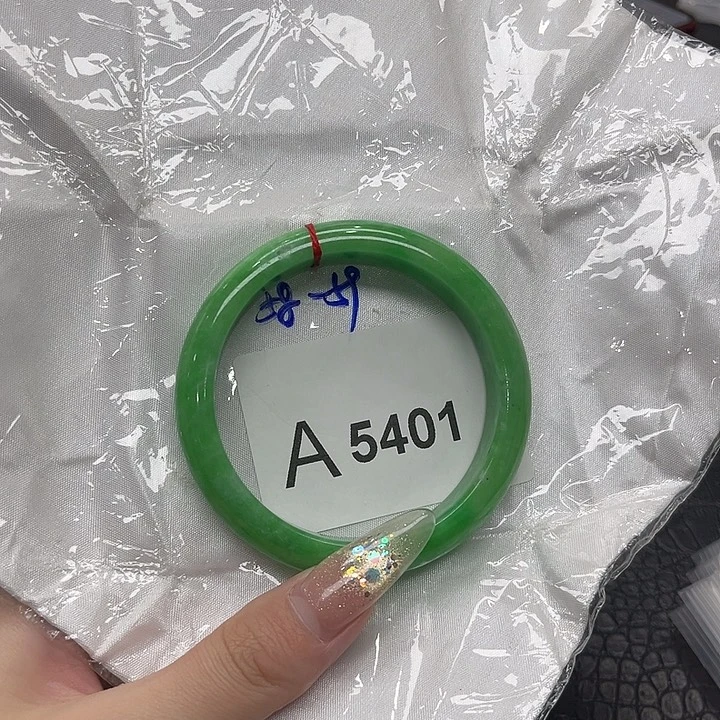 翡翠手镯未镶嵌默认微瑕