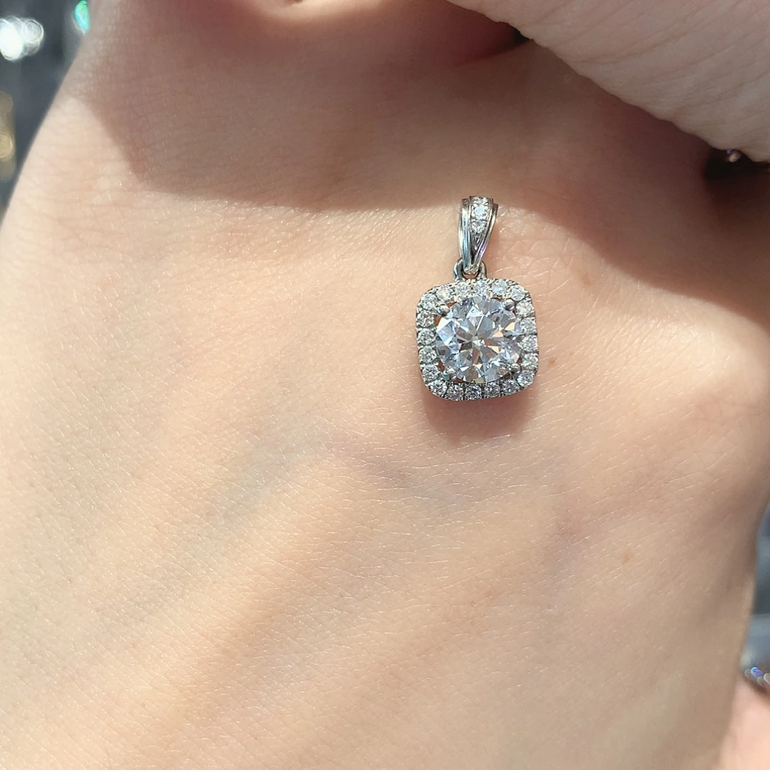 实验室培育钻石铂Pt950镶嵌1克拉方糖吊坠