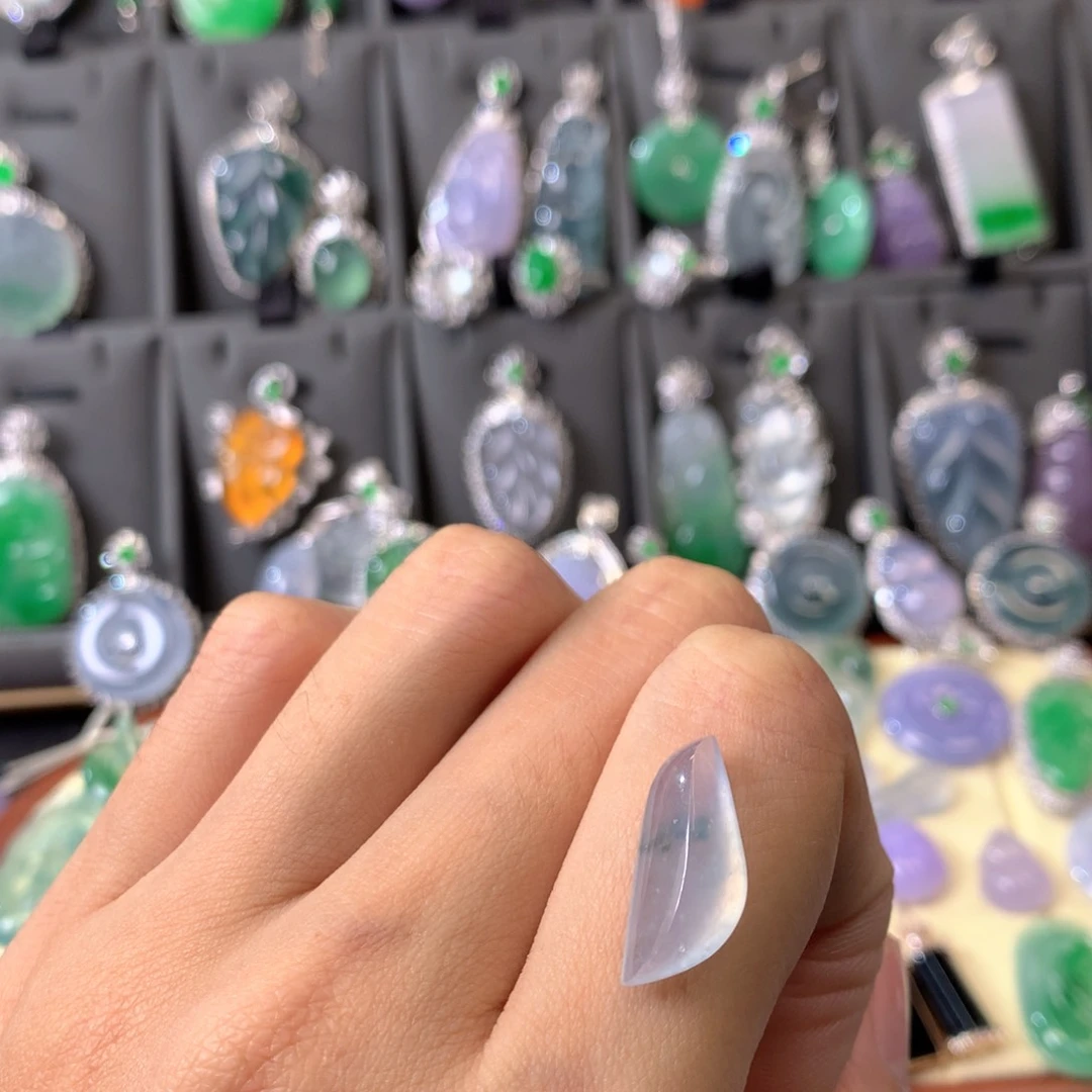 翡翠颈饰未镶嵌裸石