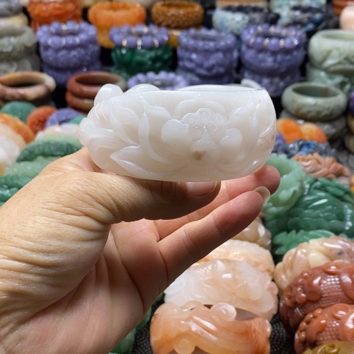 未镶嵌手镯石英质玉（佘太翠）～****~