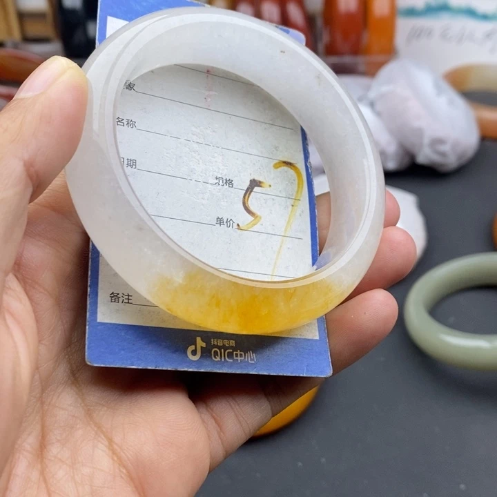 未镶嵌手镯石英质玉