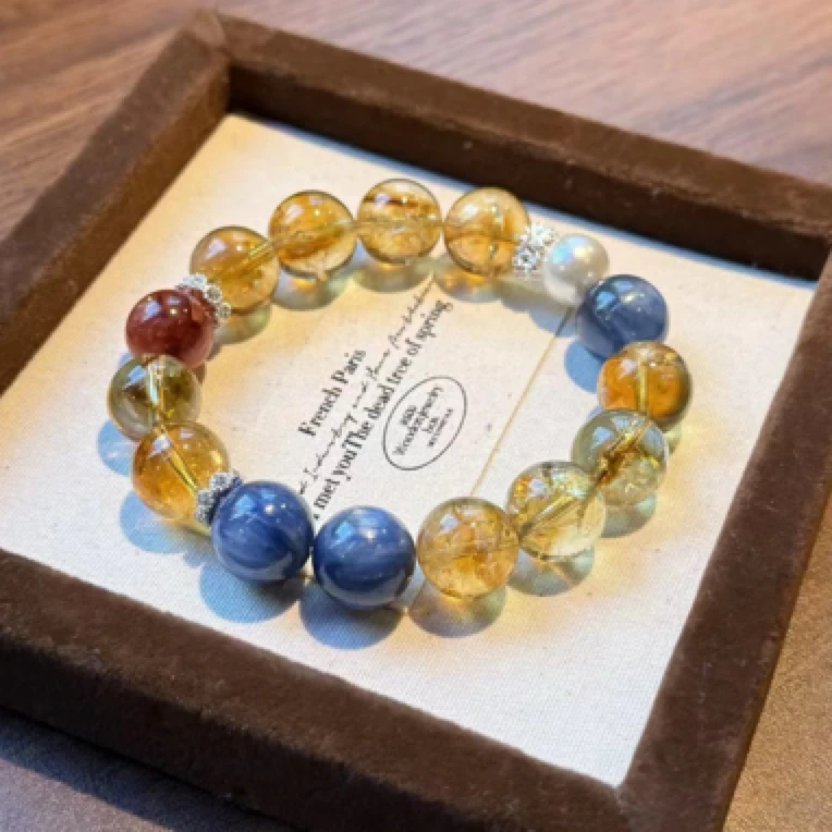 戴珍珠耳环的少女，黄塔晶 蓝晶 胶花 珍珠下单联系客服报手围