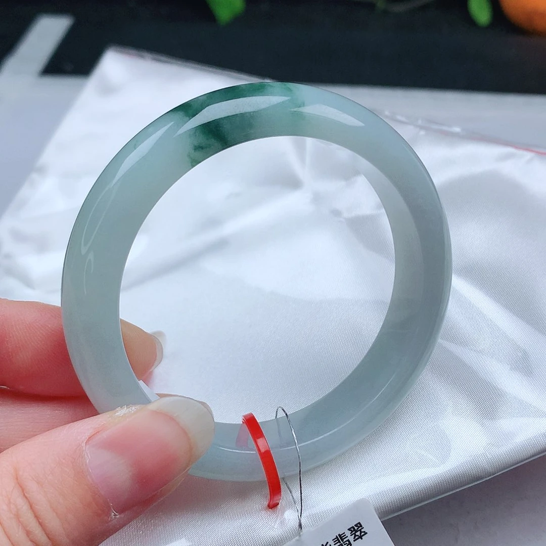 翡翠手镯未镶嵌55圈