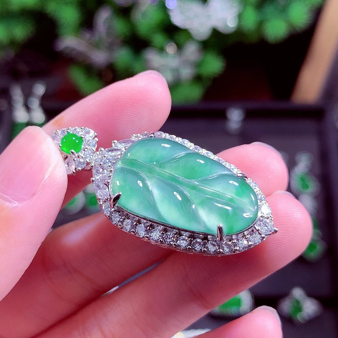 颈饰未镶嵌翡翠天然