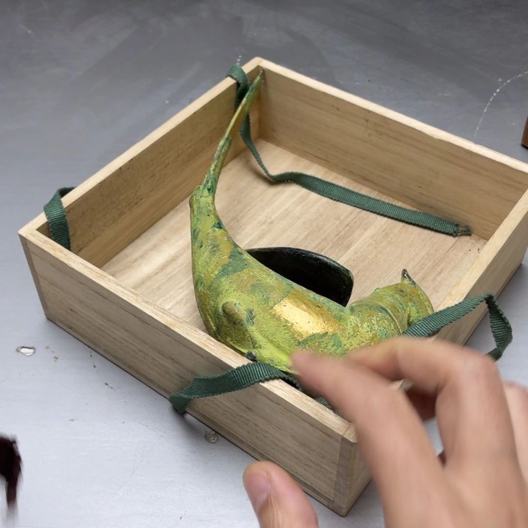 瓷片灵****青密密麻麻地排列着一个大