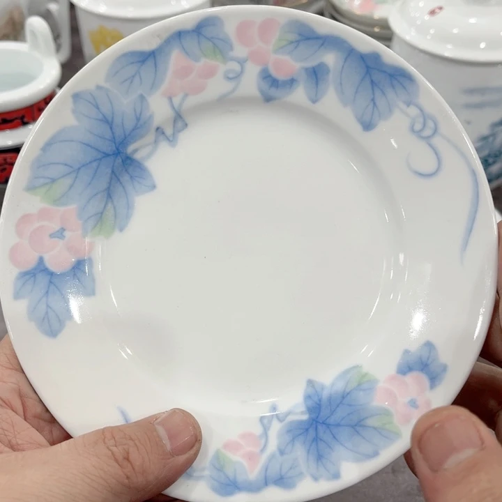 壶釉下五彩的瓷器和瓷器
