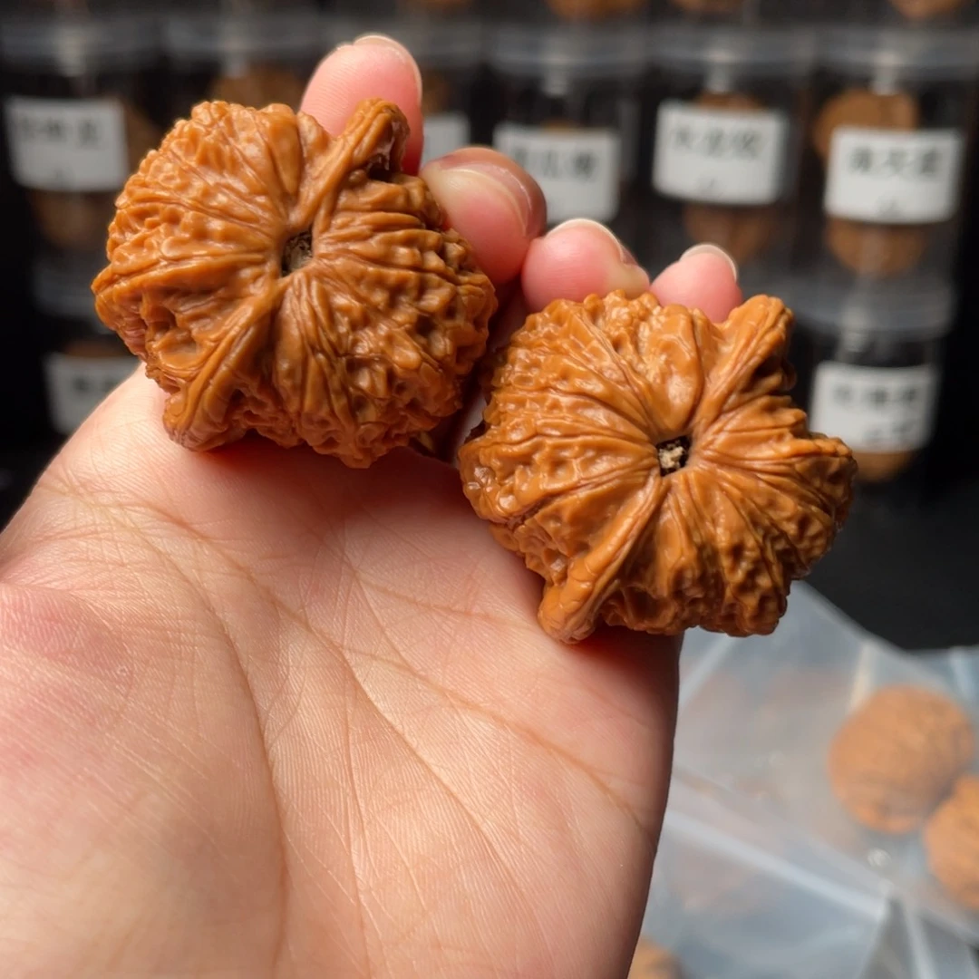 文玩核桃吊坠41血麒麟