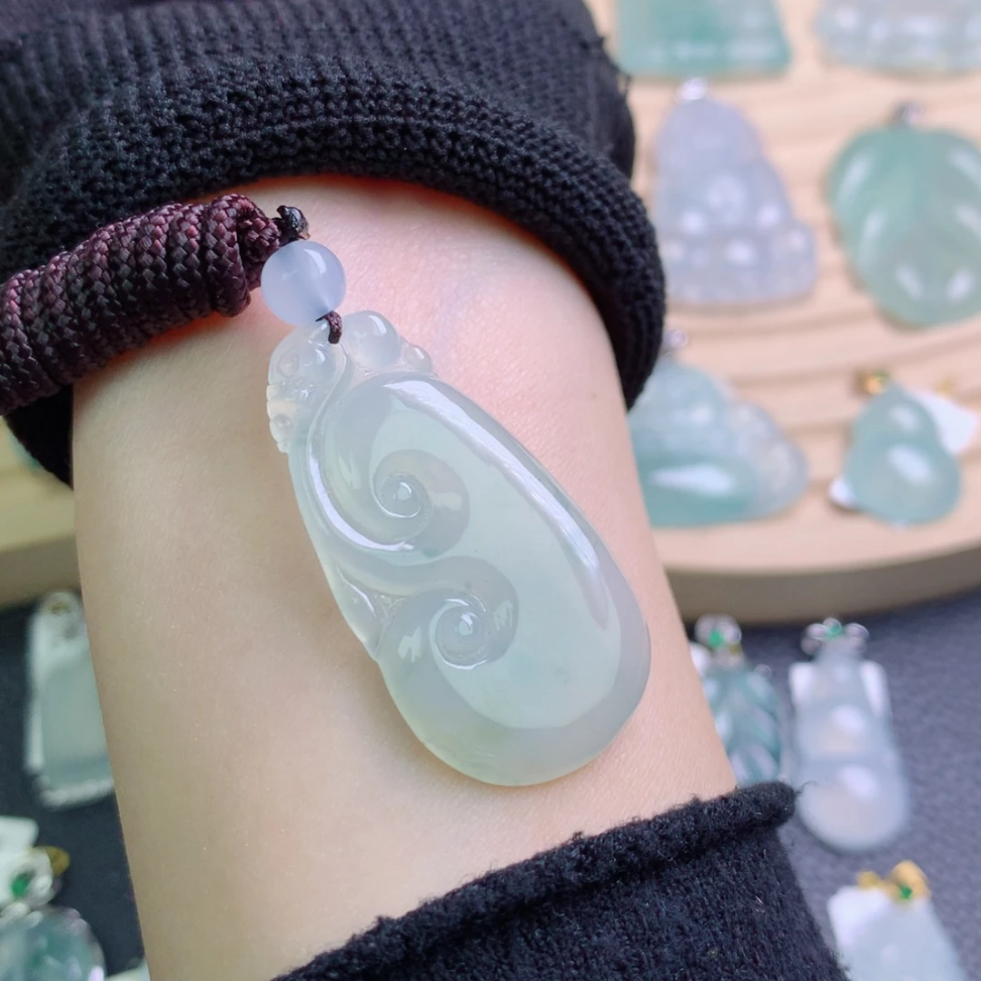 翡翠未镶嵌颈饰吊坠