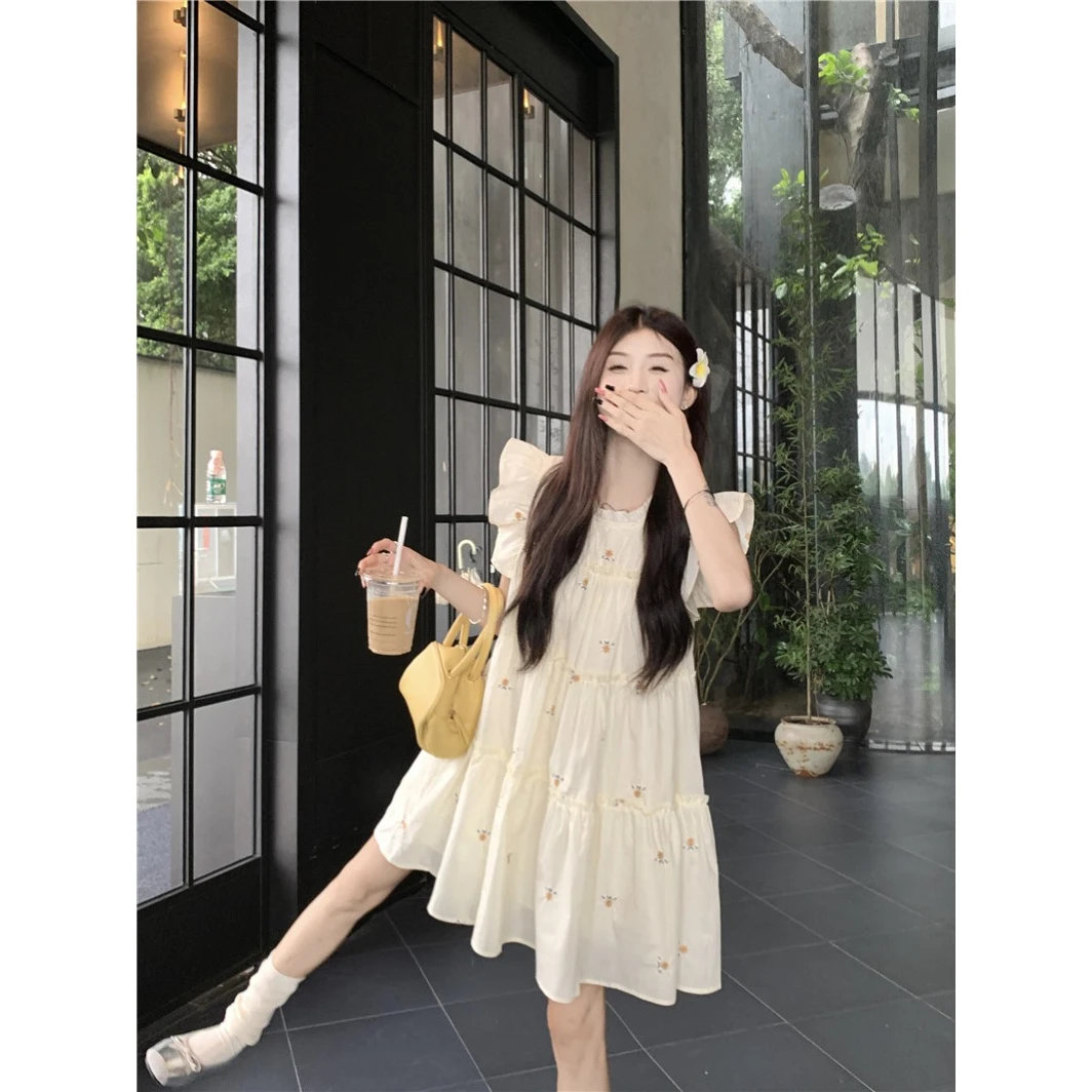 【甜甜圈】法式甜美刺绣碎花木耳边小飞袖蛋糕裙大摆连衣裙