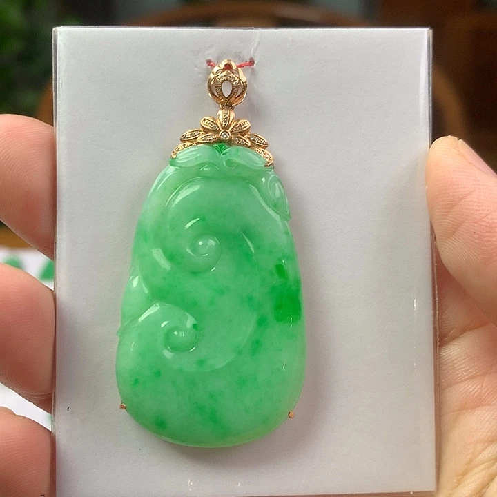 翡翠18K金镶嵌颈饰翡翠首饰