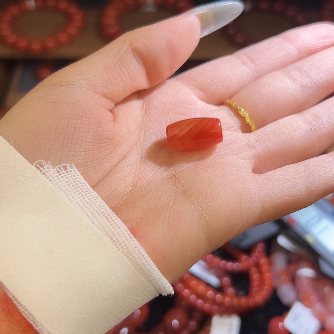 南红玛瑙手串未镶嵌桶珠