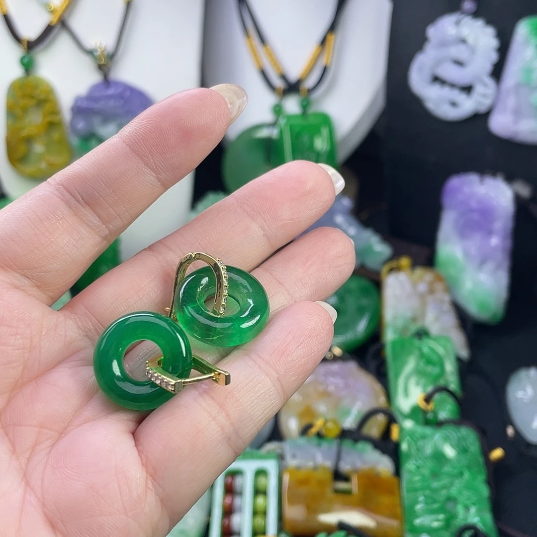 翡翠未镶嵌吊坠(赠链)