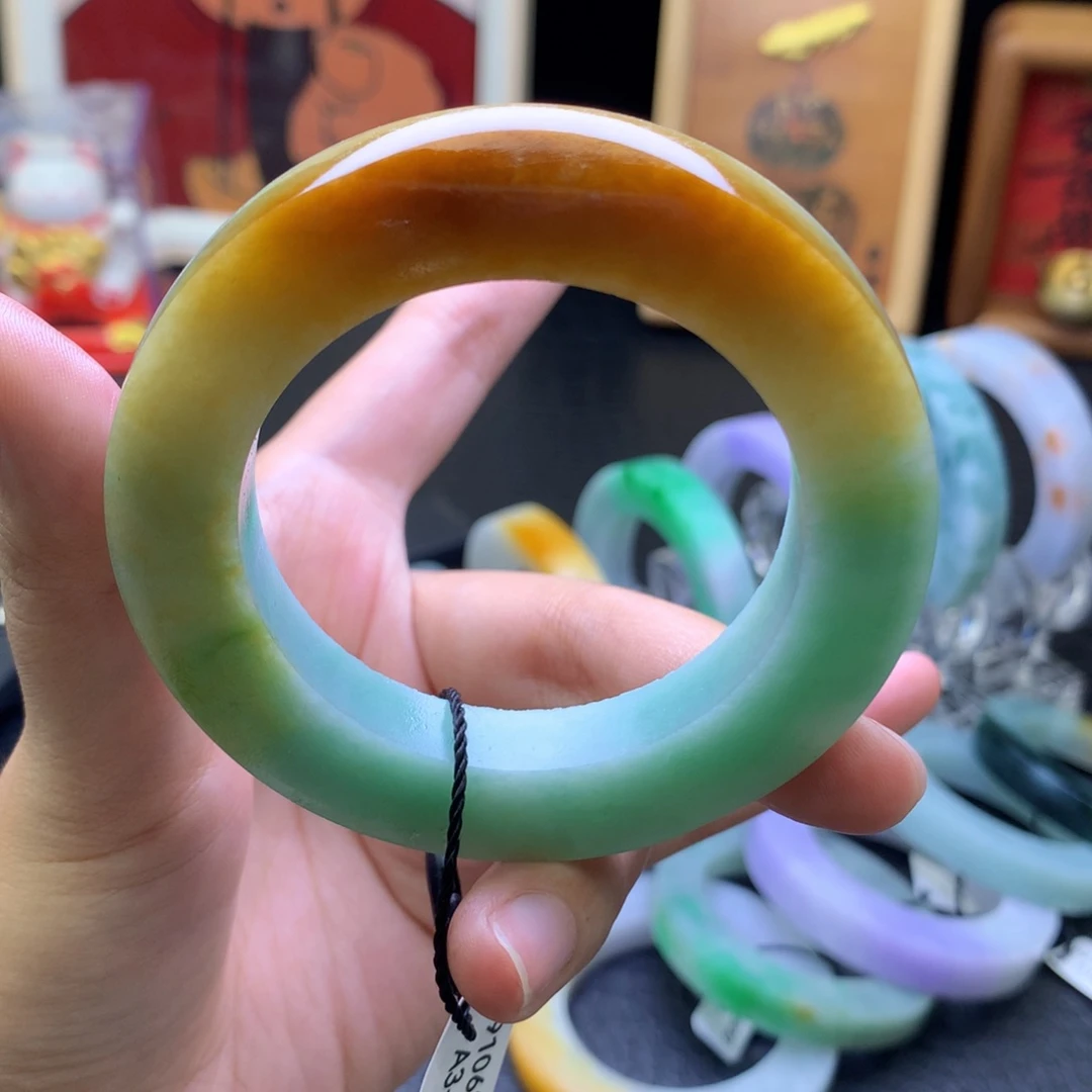 未镶嵌红加绿半山水定制翡翠