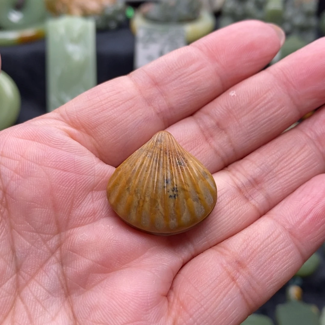 未镶嵌岫岩河磨玉（透闪石质玉）挂件