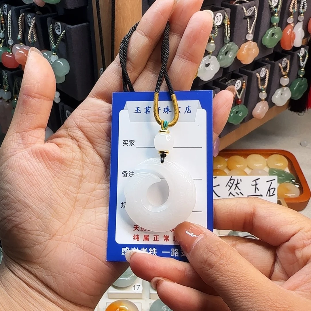 石英质玉未镶嵌颈饰