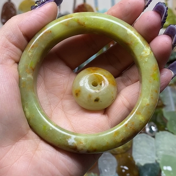 蛇纹石玉手镯未镶嵌