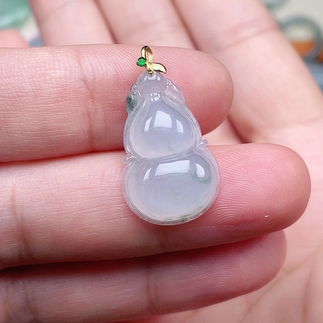 翡翠未镶嵌颈饰葫芦