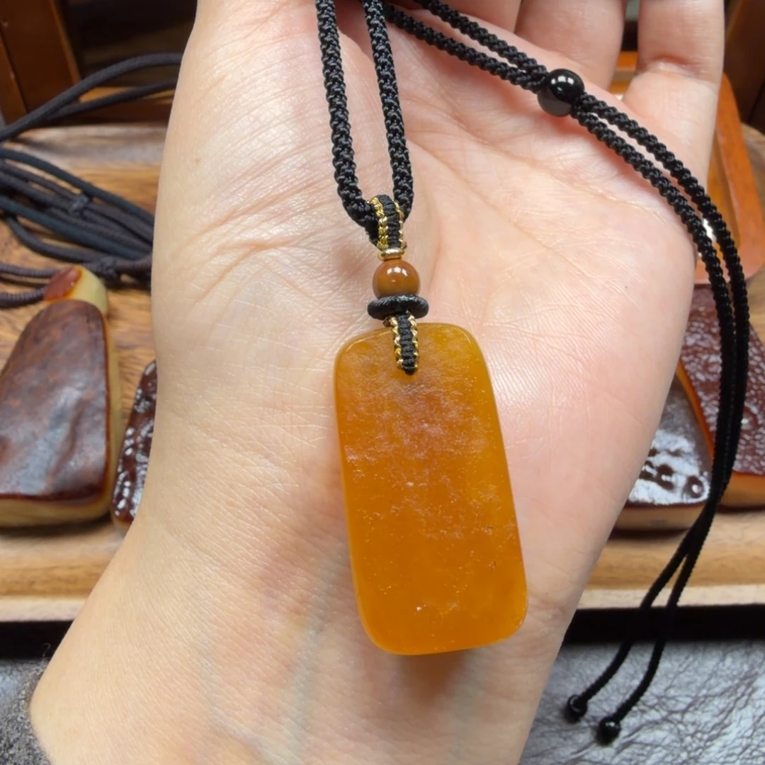 琥珀未镶嵌吊坠(赠链)