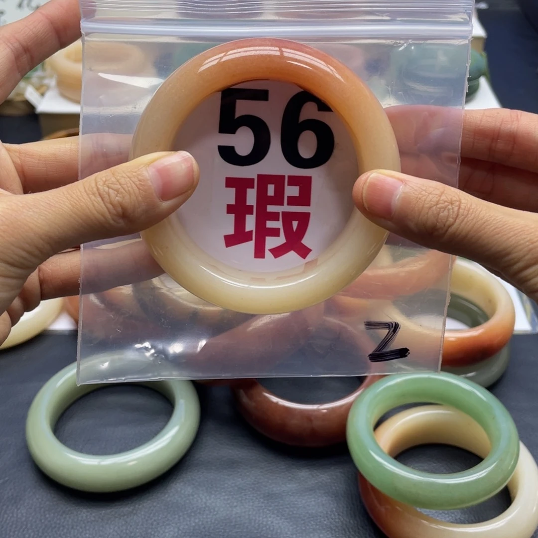 未镶嵌手镯石英质玉