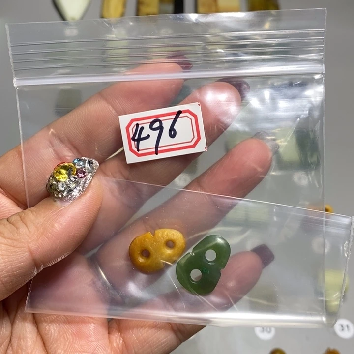 蛇纹石玉颈饰未镶嵌吃***羊