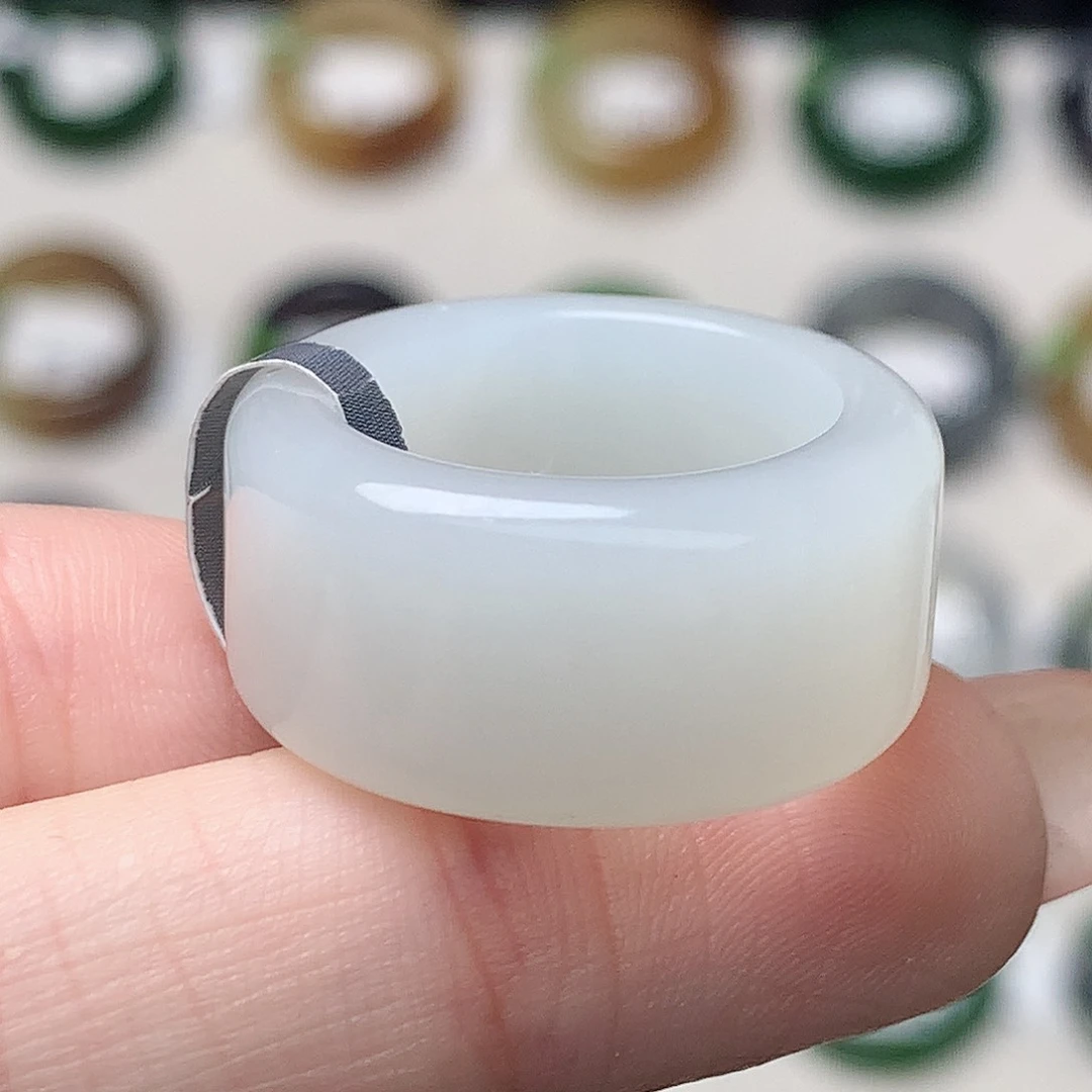 未镶嵌戒指和田玉