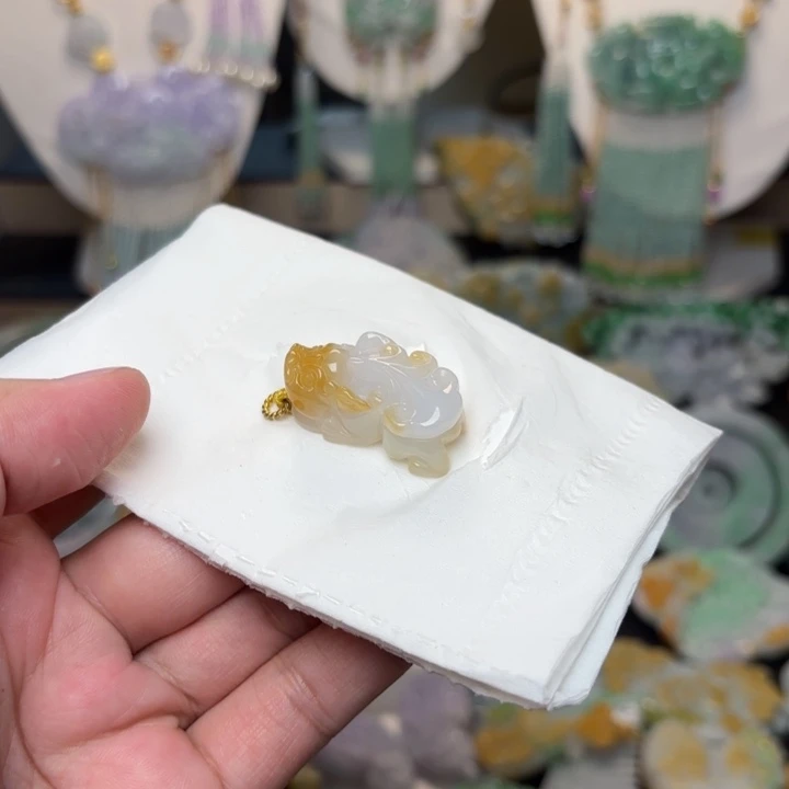翡翠未镶嵌颈饰吊坠