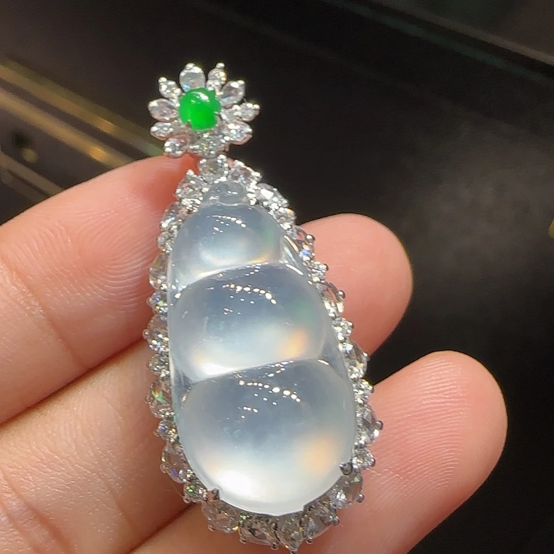 翡翠18K金镶嵌吊坠(不含链)福豆