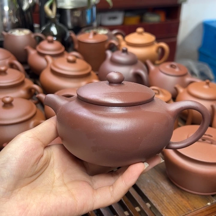 可****茶壶紫砂扁腹。    250cc