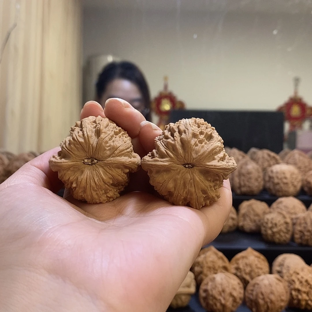 把件文玩核桃41绣球有白尖