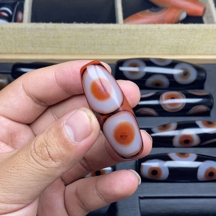 玛瑙/玉髓桶珠未镶嵌ᠠ****ᠢ三眼a w