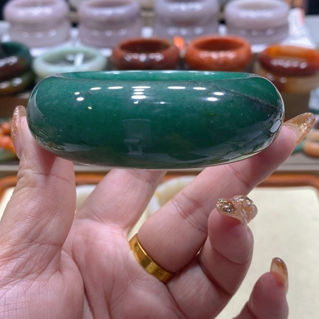 【闪购商品】未镶嵌手镯石英质玉