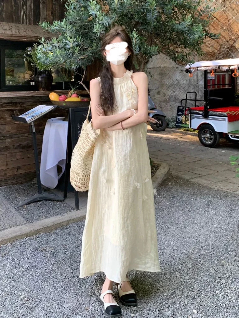 度假风法式花朵挂脖连衣裙女夏季温柔无袖裙子设计感宽松超仙长裙