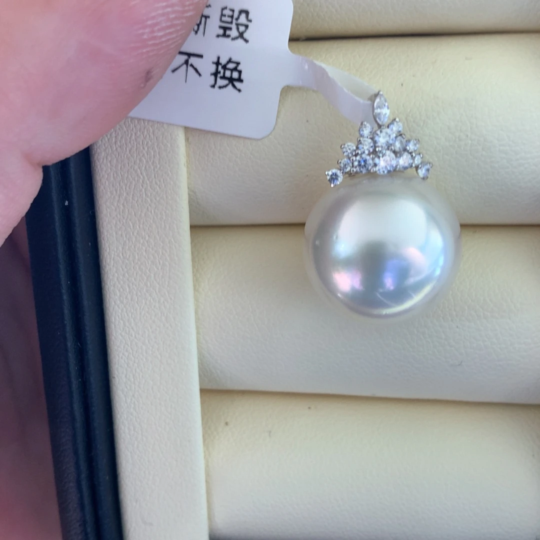 颈饰18K金镶嵌海水珍珠