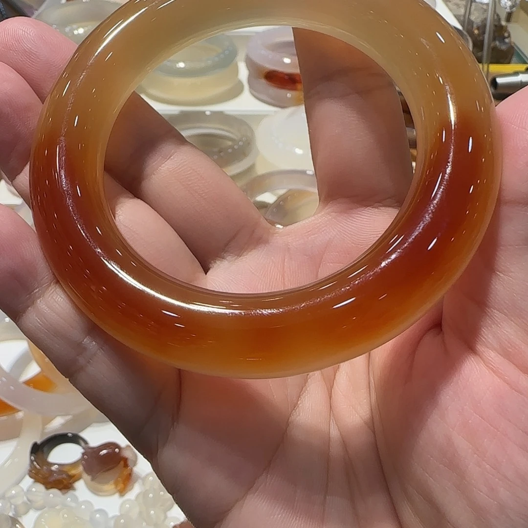 兜****手镯玛瑙/玉髓未镶嵌