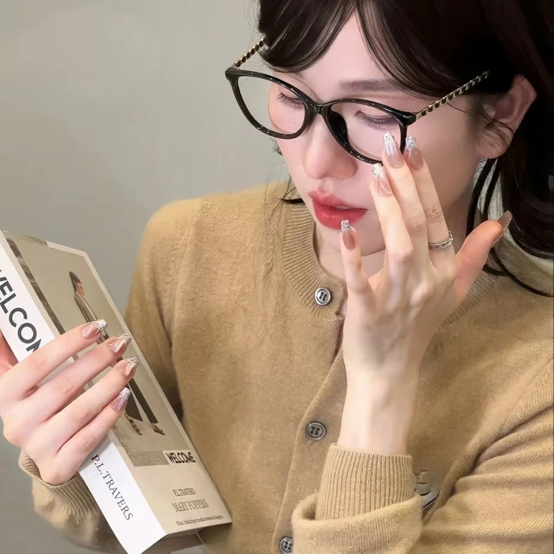Tuge Nail“早秋穿搭”设计师高定气质显白法式高级感美甲一只鱼