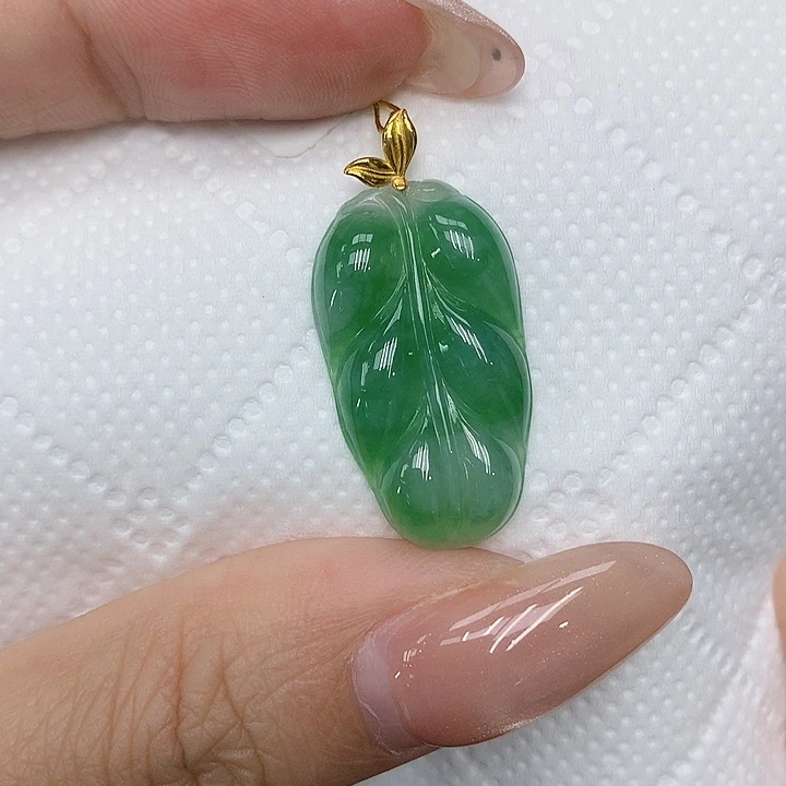 颈饰18K金镶嵌翡翠