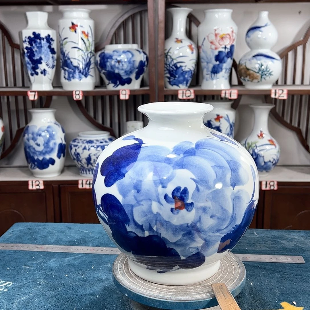 摆件景德镇陶瓷石青牡