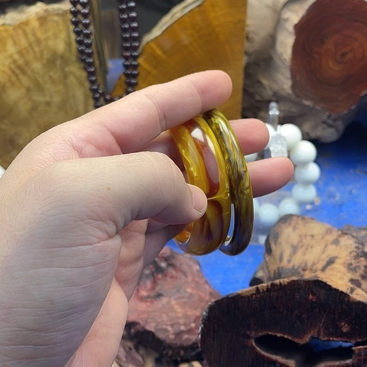 l***o定制不退不换手镯两个