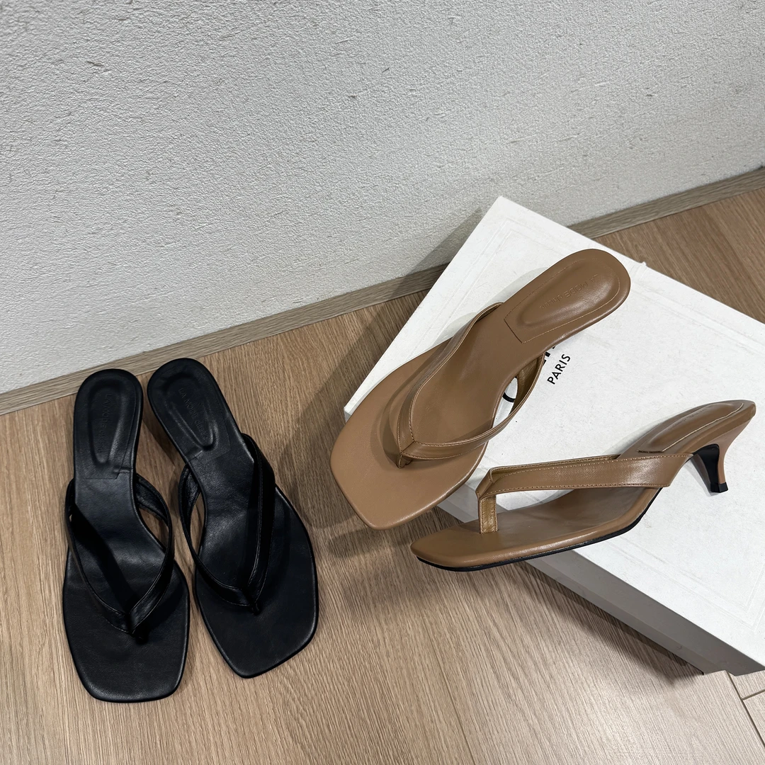 2025夏季新款法式方头高跟人字拖女网红简约夹趾小猫跟细跟凉拖鞋